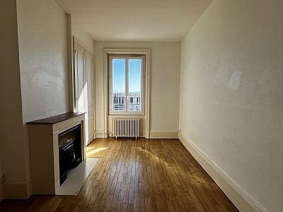 APPARTEMENT T1 A LOUER - LYON 7EME ARRONDISSEMENT - 41.76 m2 - 706 &euro; charges comprises par mois