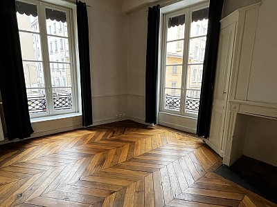 APPARTEMENT T4 A LOUER - LYON 2EME ARRONDISSEMENT - 77.56 m2 - 995 &euro; charges comprises par mois