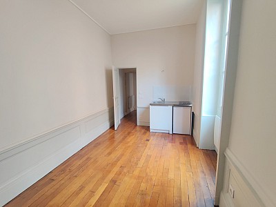 STUDIO A LOUER - LYON 2EME ARRONDISSEMENT - 21.44 m2 - 510 &euro; charges comprises par mois