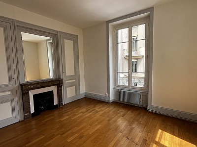 APPARTEMENT T2 A LOUER - LYON 8EME ARRONDISSEMENT - 58.34 m2 - 849 &euro; charges comprises par mois