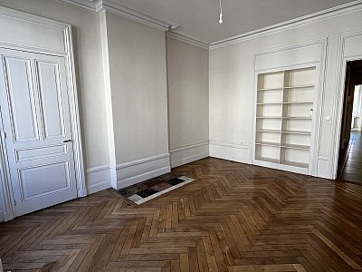 APPARTEMENT T3 A LOUER - LYON 7EME ARRONDISSEMENT - 88.48 m2 - 1 341 &euro; charges comprises par mois