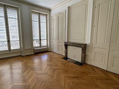 APPARTEMENT T4 A LOUER - LYON 6EME ARRONDISSEMENT - 100.74 m2 - 1 535 &euro; charges comprises par mois