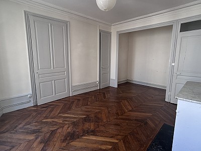 APPARTEMENT T3 A LOUER - LYON 7EME ARRONDISSEMENT - 75.57 m2 - 1 080 &euro; charges comprises par mois