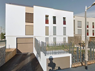 GARAGE A LOUER - BRON - 13.2 m2 - 91 &euro; charges comprises par mois