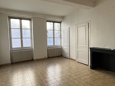 APPARTEMENT T2 A LOUER - LYON 2EME ARRONDISSEMENT - 82.03 m2 - 1 050 &euro; charges comprises par mois