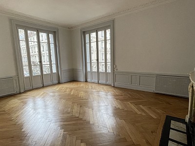 APPARTEMENT T4 A LOUER - LYON 6EME ARRONDISSEMENT - 135,85 m2 - 2045 € charges comprises par mois