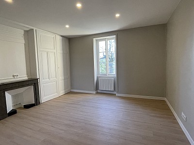 APPARTEMENT T3 A LOUER - ST CYR AU MONT D OR - 78,75 m2 - 1250 € charges comprises par mois
