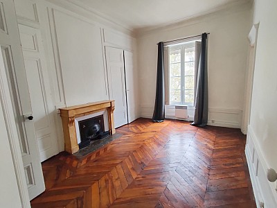 APPARTEMENT T2 A LOUER - LYON 6EME ARRONDISSEMENT - 77.14 m2 - 1195 € charges comprises par mois