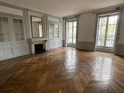 APPARTEMENT T5 A LOUER - LYON 6EME ARRONDISSEMENT - 182.42 m2 - 2588 € charges comprises par mois