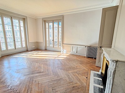 APPARTEMENT T4 A LOUER - LYON 6EME ARRONDISSEMENT - 135.42 m2 - 2048 € charges comprises par mois