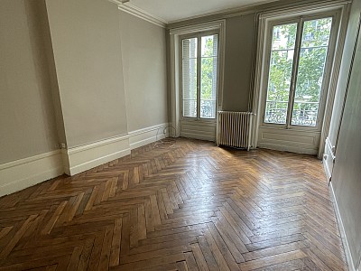 APPARTEMENT T3 A LOUER - LYON 7EME ARRONDISSEMENT - 89.28 m2 - 1290€ charges comprises par mois