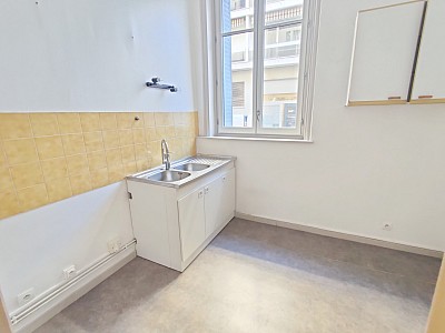 LOCAL COMMERCIAL A LOUER - LYON 6EME ARRONDISSEMENT - 50.39 m2 - 950€ HC par mois
