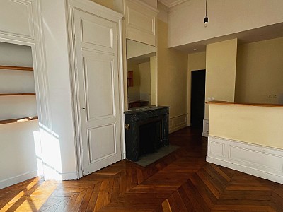 APPARTEMENT T2 A LOUER - LYON 2EME ARRONDISSEMENT - 40.7 m2 - 725€ charges comprises par mois