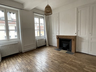 APPARTEMENT T3 A LOUER - LYON 2EME ARRONDISSEMENT - 101.37 m2 - 1325€ charges comprises par mois