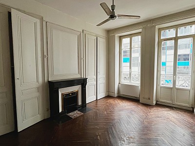 APPARTEMENT T2 A LOUER - LYON 7EME ARRONDISSEMENT - 66 m2 - 864€ charges comprises par mois