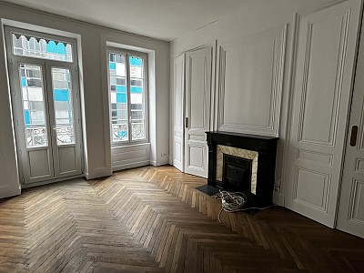 APPARTEMENT T2 A LOUER - LYON 7EME ARRONDISSEMENT - 66.75 m2 - 992€ charges comprises par mois
