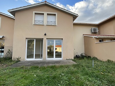 MAISON A LOUER - CHARLY - 110.95 m2 - 1450€ charges comprises par mois