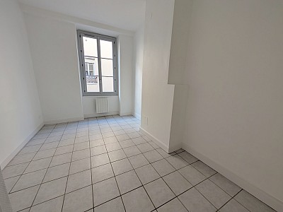APPARTEMENT T2 A LOUER - LYON 2EME ARRONDISSEMENT - 80.91 m2 - 1 188 € charges comprises par mois