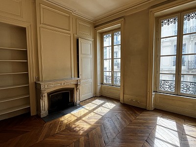 APPARTEMENT T3 A LOUER - LYON 2EME ARRONDISSEMENT - 83.76 m2 - 1120€ charges comprises par mois