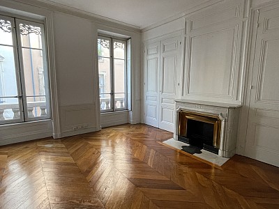 APPARTEMENT T2 A LOUER - LYON 2EME ARRONDISSEMENT - 58.07 m2 - 1�052�&euro; charges comprises par mois