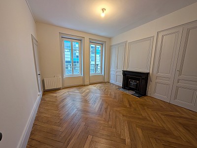 APPARTEMENT T3 A LOUER - LYON 7EME ARRONDISSEMENT - 90.22 m2 - 1�337�&euro; charges comprises par mois