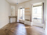 Local commercial attaché à un studio au 1er étage A VENDRE - LYON 1ER ARRONDISSEMENT Hôtel de ville, place des Terreaux - 38 m2 - 185 000 &euro;