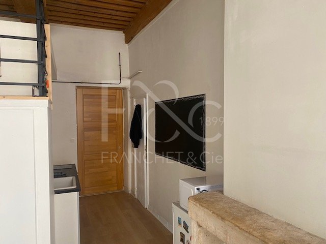 APPARTEMENT T1 A LOUER - LYON 1ER ARRONDISSEMENT - 30.05 m2 - 700 &euro; charges comprises par mois