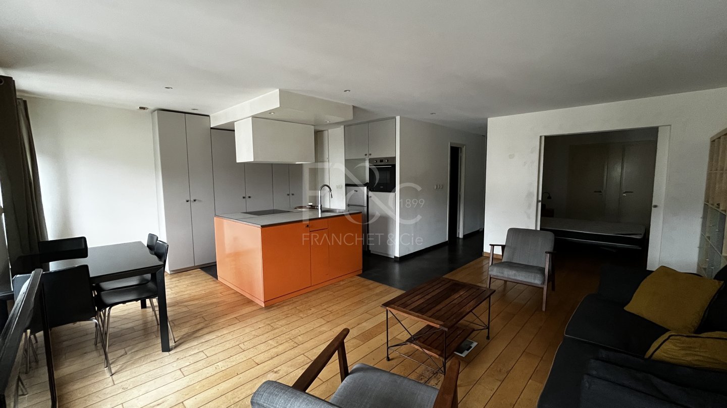 APPARTEMENT T1 A LOUER - LYON 1ER ARRONDISSEMENT - 58.03 m2 - 1 175 &euro; charges comprises par mois
