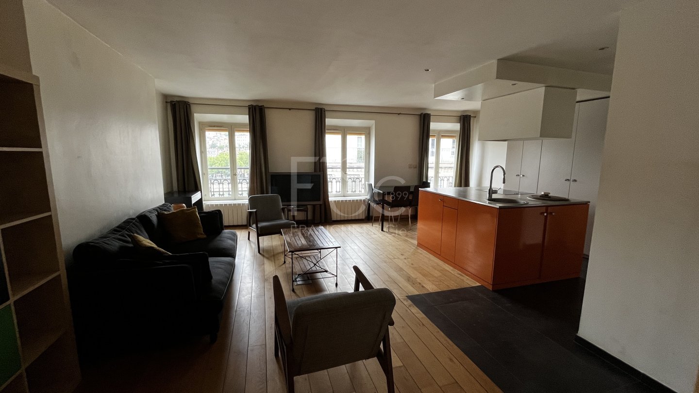 APPARTEMENT T1 A LOUER - LYON 1ER ARRONDISSEMENT - 58.03 m2 - 1 175 &euro; charges comprises par mois