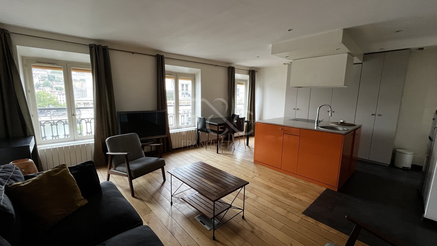 APPARTEMENT T1 A LOUER - LYON 1ER ARRONDISSEMENT - 58.03 m2 - 1 175 &euro; charges comprises par mois