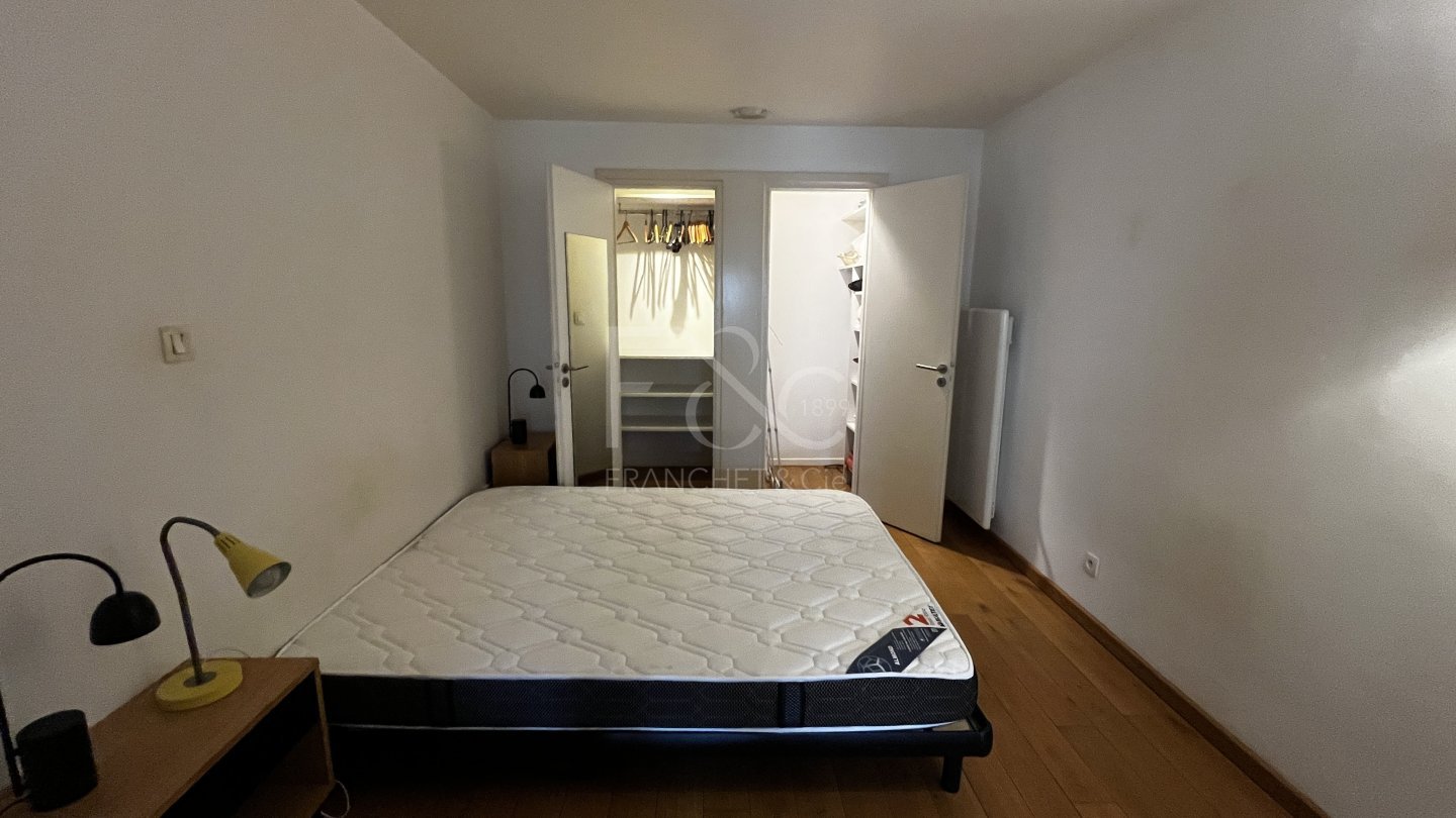 APPARTEMENT T1 A LOUER - LYON 1ER ARRONDISSEMENT - 58.03 m2 - 1 175 &euro; charges comprises par mois