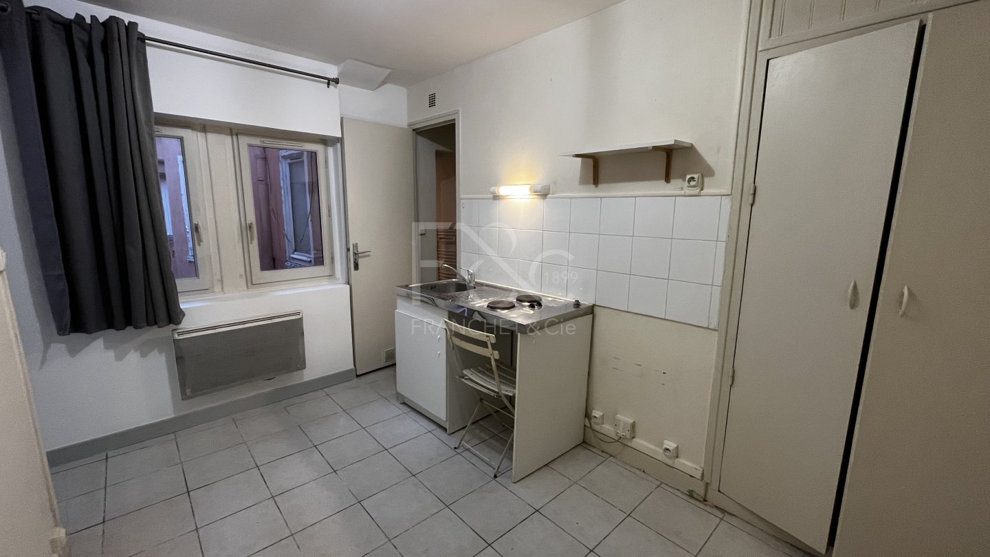 APPARTEMENT T1 A LOUER - LYON 2EME ARRONDISSEMENT Bellecour - 32.19 m2 - 645�&euro; charges comprises par mois