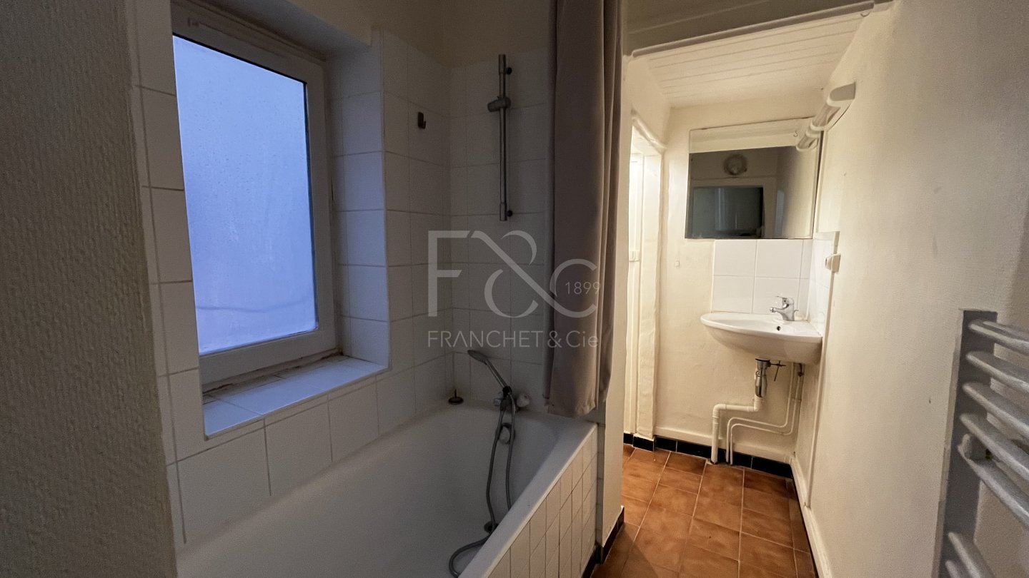 APPARTEMENT T1 A LOUER - LYON 2EME ARRONDISSEMENT Bellecour - 32.19 m2 - 645�&euro; charges comprises par mois