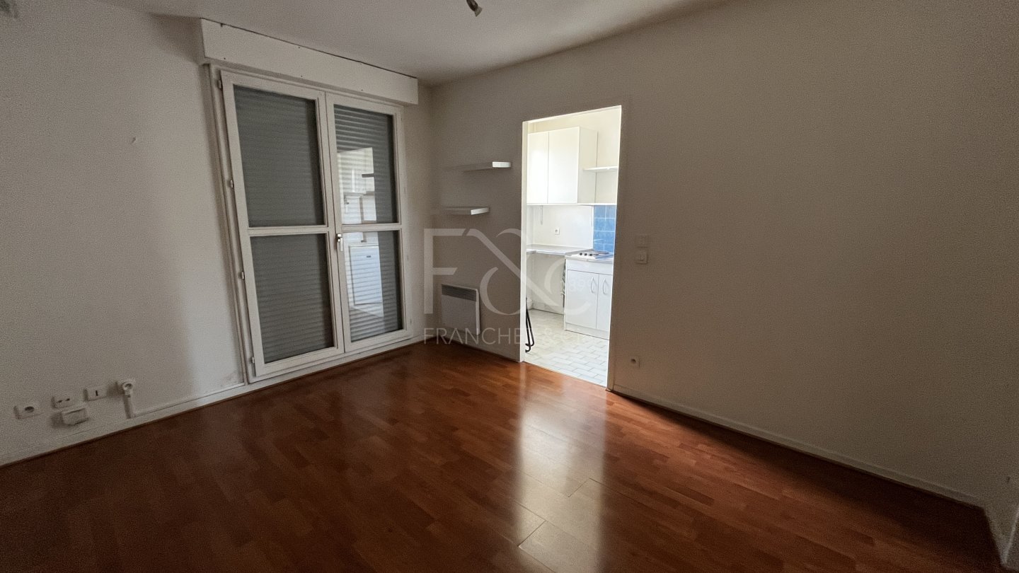 APPARTEMENT T1 A LOUER - LYON 3EME ARRONDISSEMENT - 22.86 m2 - 661 &euro; charges comprises par mois