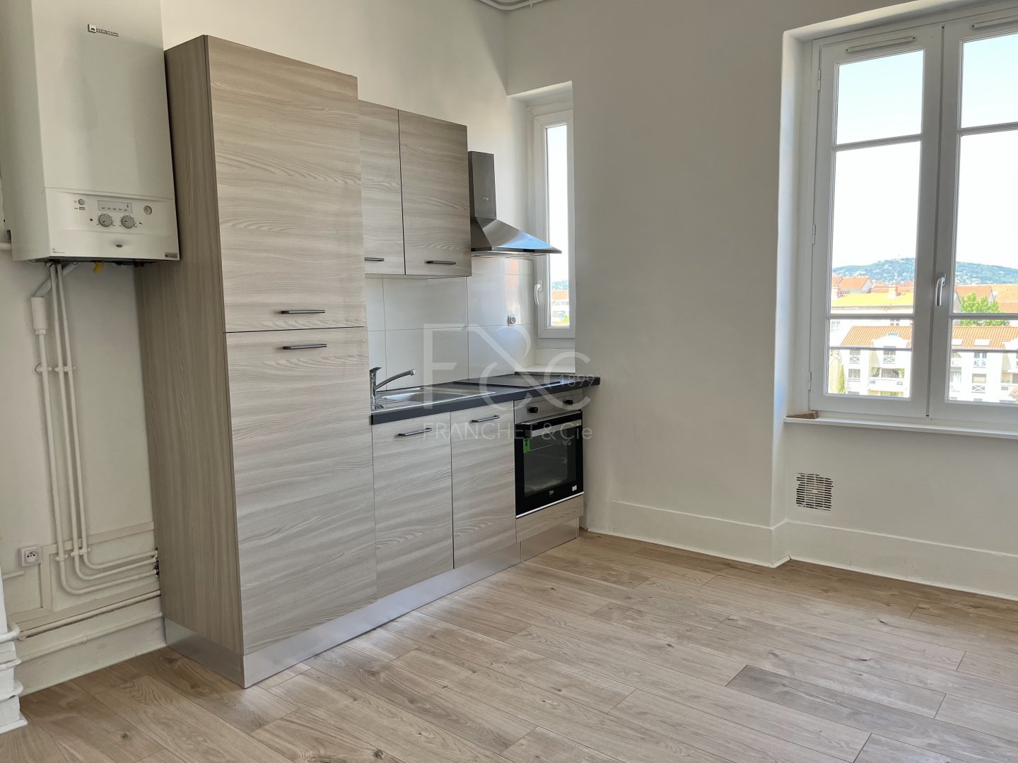APPARTEMENT T1 A LOUER - LYON 4EME ARRONDISSEMENT - 38.65 m2 - 808 &euro; charges comprises par mois