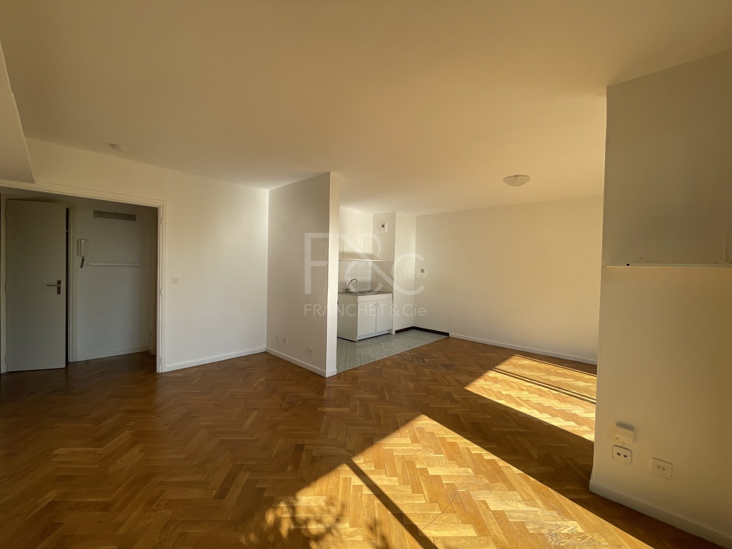 APPARTEMENT T1 A LOUER - LYON 5EME ARRONDISSEMENT - 35.88 m2 - 696�&euro; charges comprises par mois