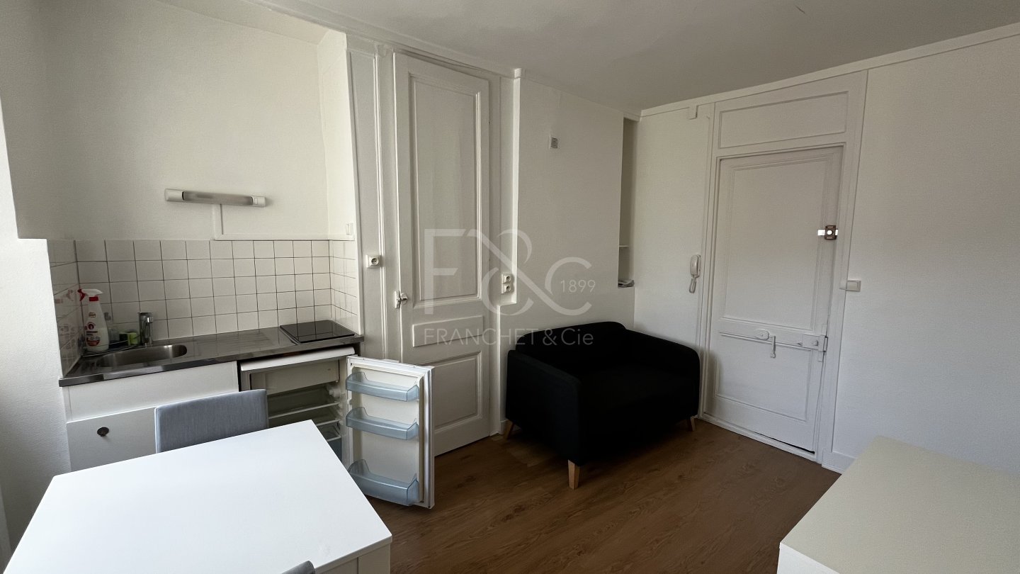 APPARTEMENT T1 A LOUER - LYON 6EME ARRONDISSEMENT - 20.36 m2 - 531 &euro; charges comprises par mois