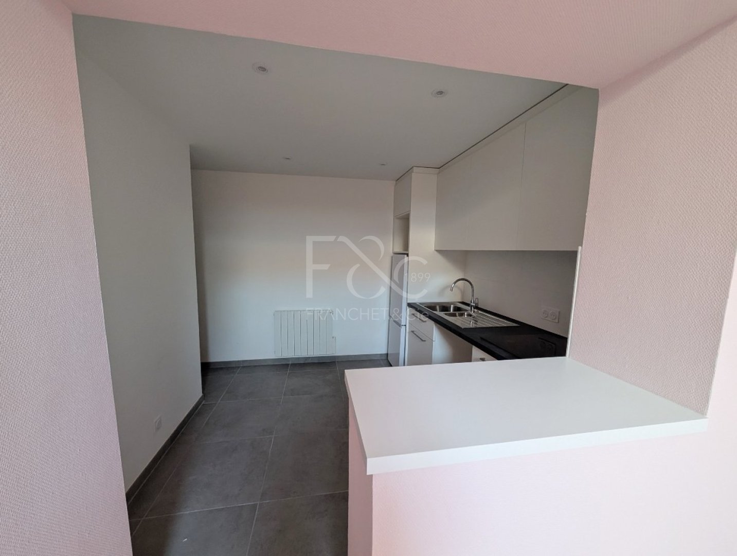 APPARTEMENT T1 A LOUER - LYON 6EME ARRONDISSEMENT - 30.23 m2 - 630 &euro; charges comprises par mois