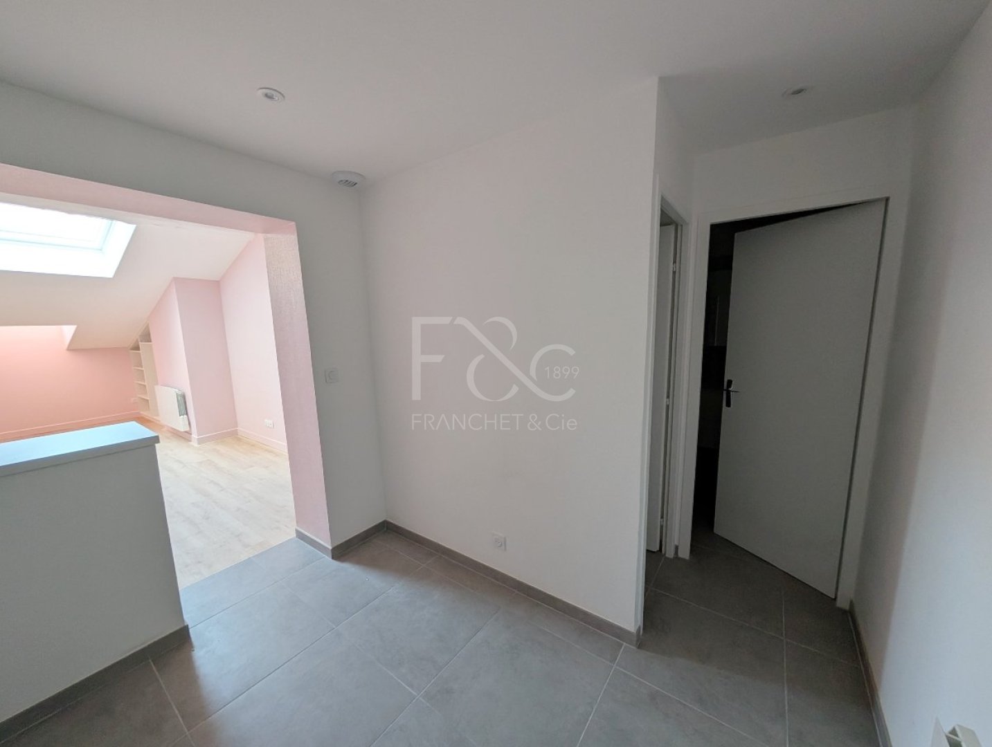 APPARTEMENT T1 A LOUER - LYON 6EME ARRONDISSEMENT - 30.23 m2 - 630 &euro; charges comprises par mois