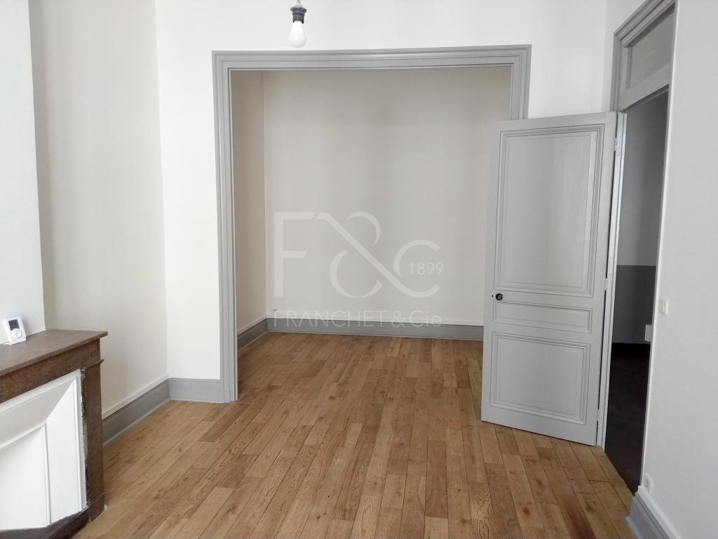 APPARTEMENT T1 A LOUER - LYON 6EME ARRONDISSEMENT - 44 m2 - 852�&euro; charges comprises par mois