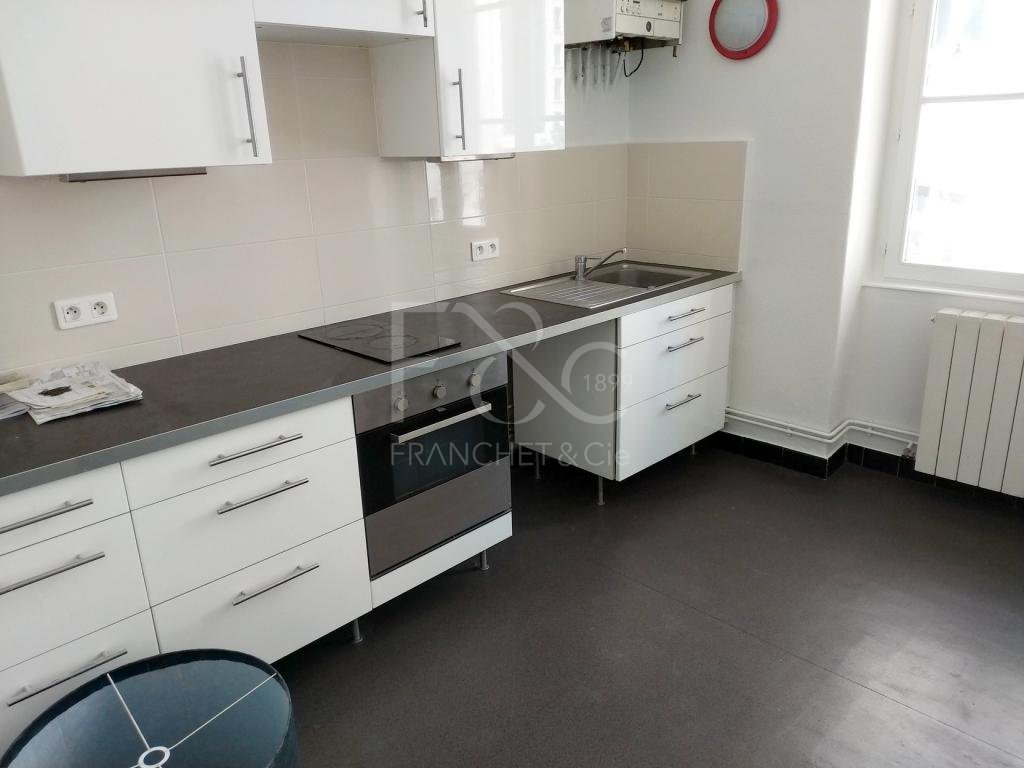 APPARTEMENT T1 A LOUER - LYON 6EME ARRONDISSEMENT - 44 m2 - 852�&euro; charges comprises par mois
