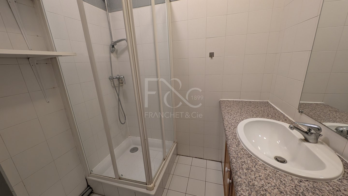 APPARTEMENT T1 A LOUER - LYON 6EME ARRONDISSEMENT - 44 m2 - 822 &euro; charges comprises par mois