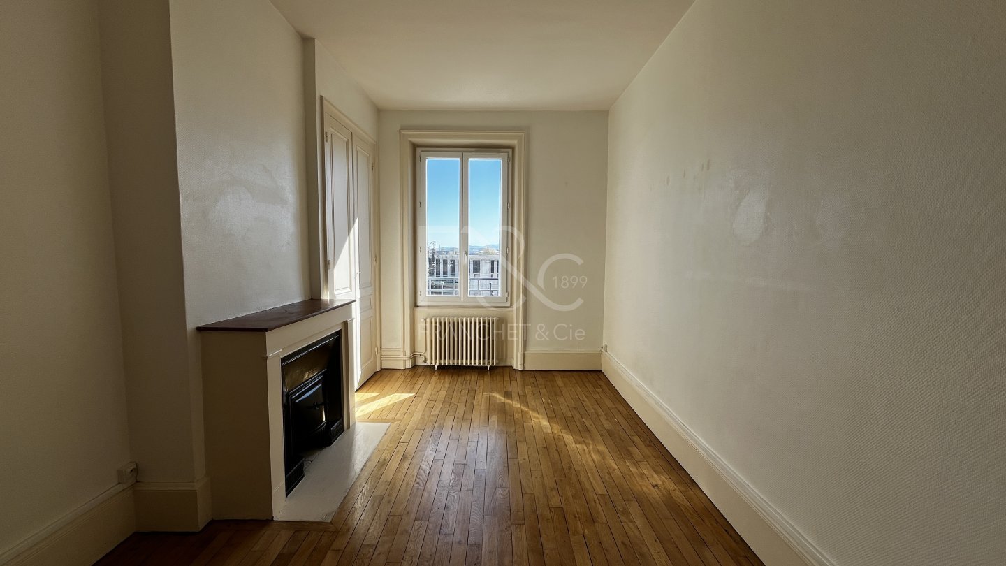 APPARTEMENT T1 A LOUER - LYON 7EME ARRONDISSEMENT - 41.76 m2 - 706 &euro; charges comprises par mois