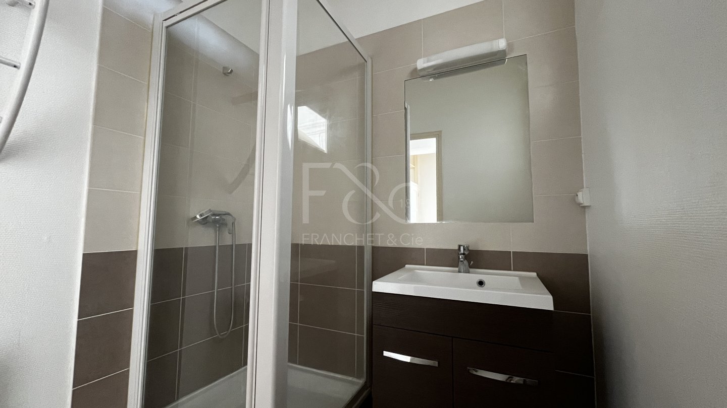 APPARTEMENT T1 A LOUER - LYON 7EME ARRONDISSEMENT - 41.76 m2 - 706 &euro; charges comprises par mois