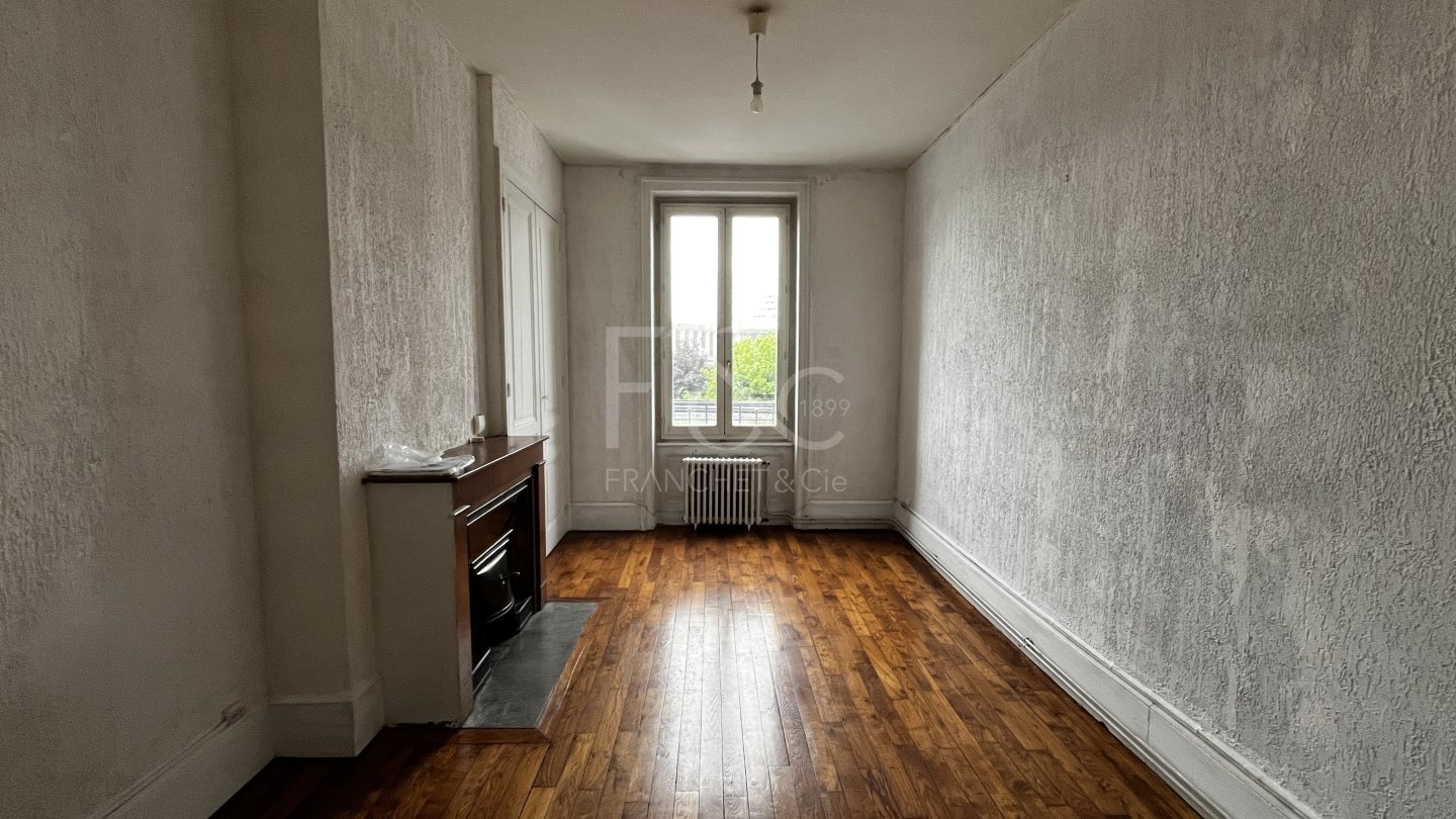 APPARTEMENT T1 A LOUER - LYON 7EME ARRONDISSEMENT - 41.89 m2 - 782 &euro; charges comprises par mois