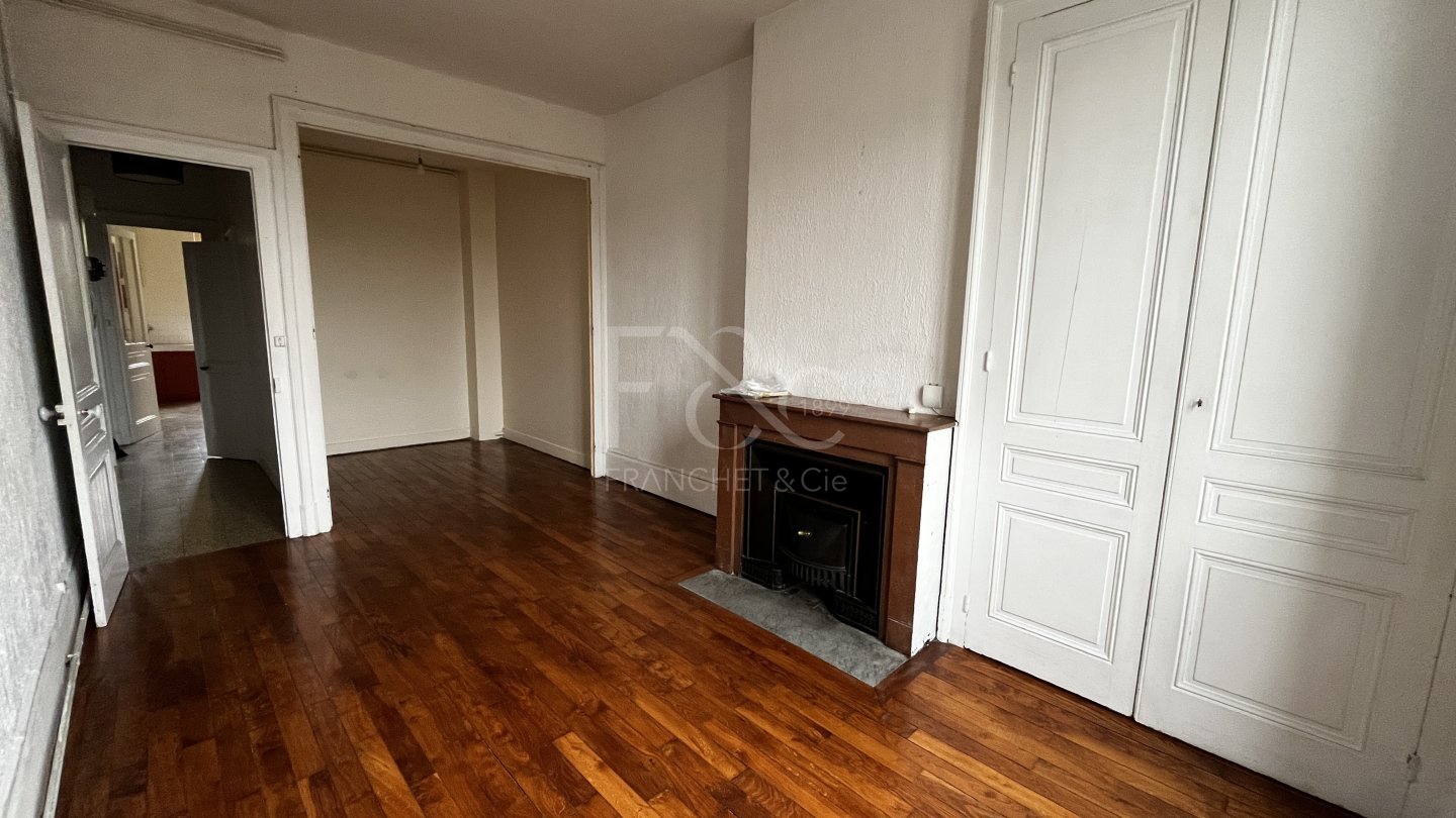 APPARTEMENT T1 A LOUER - LYON 7EME ARRONDISSEMENT - 41.89 m2 - 782 &euro; charges comprises par mois