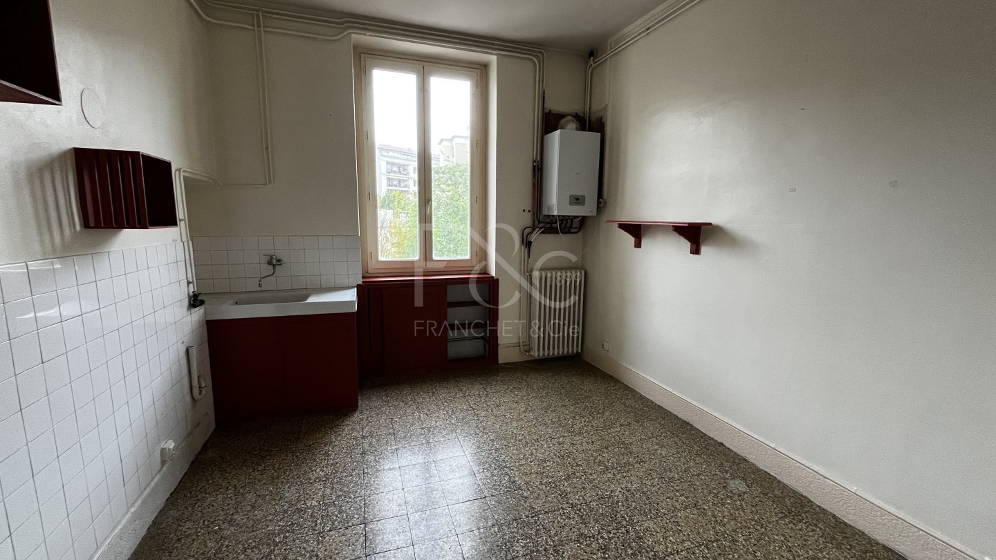 APPARTEMENT T1 A LOUER - LYON 7EME ARRONDISSEMENT - 41.89 m2 - 782 &euro; charges comprises par mois