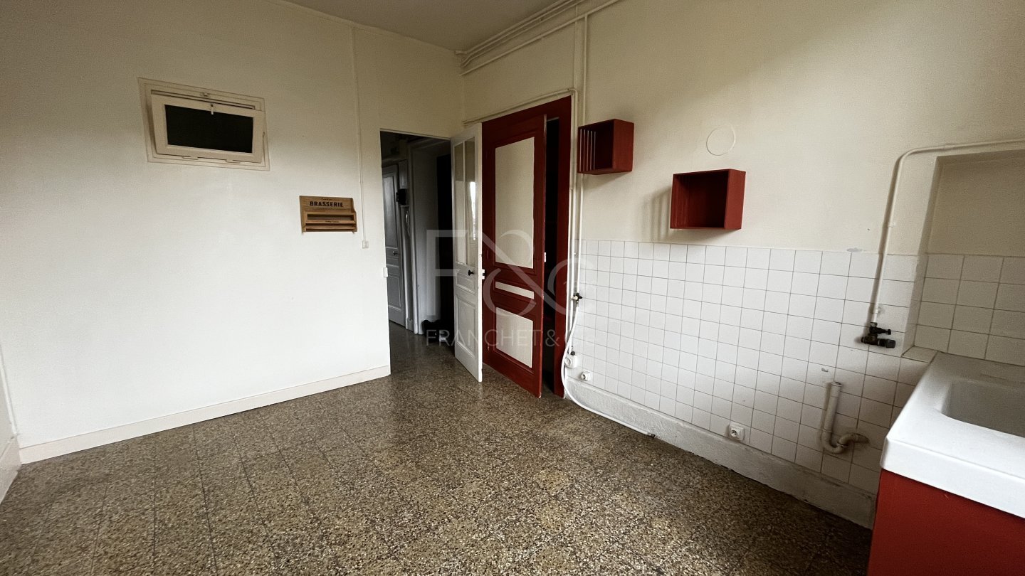 APPARTEMENT T1 A LOUER - LYON 7EME ARRONDISSEMENT - 41.89 m2 - 782 &euro; charges comprises par mois