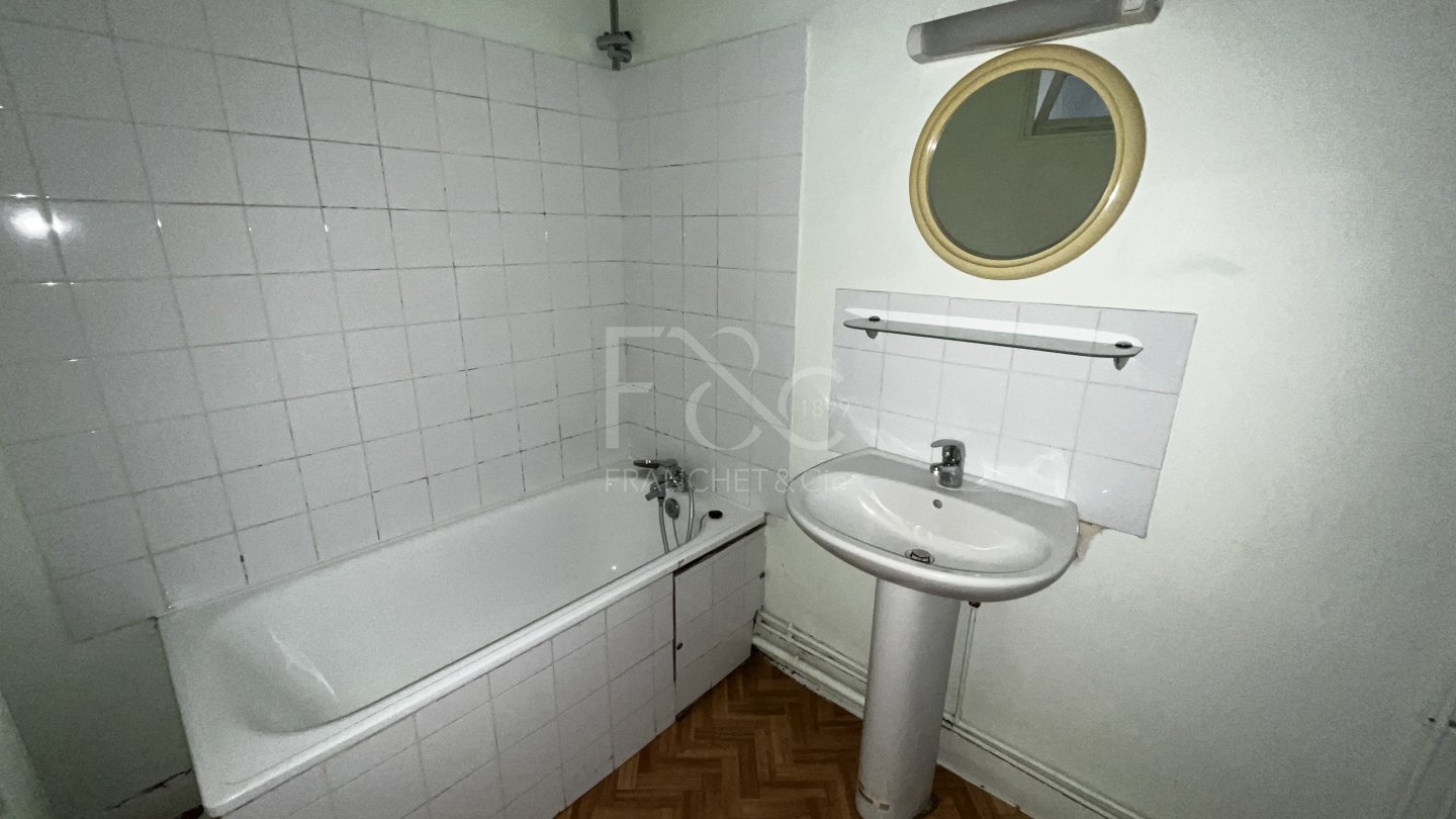APPARTEMENT T1 A LOUER - LYON 7EME ARRONDISSEMENT - 41.89 m2 - 782 &euro; charges comprises par mois