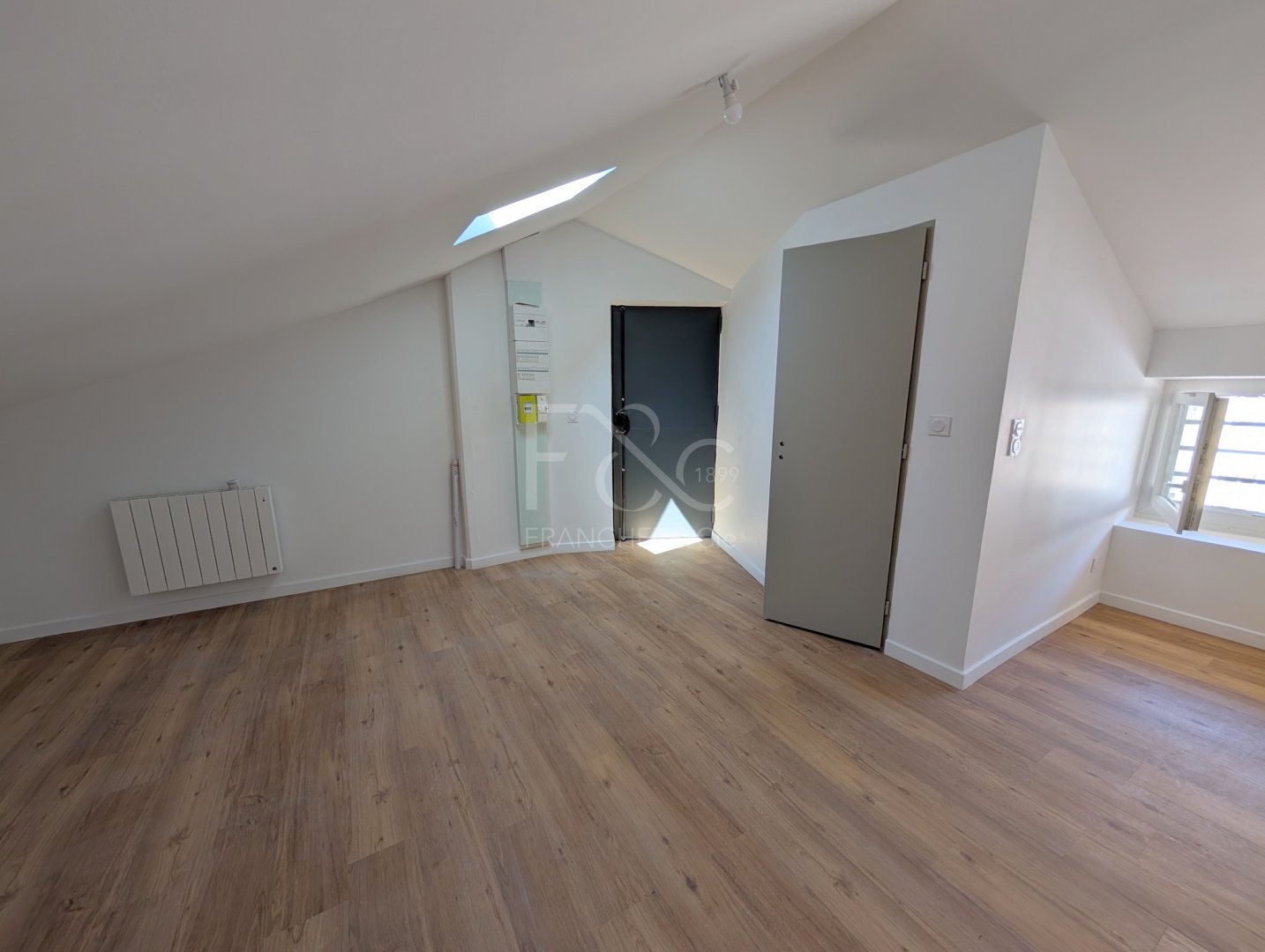 APPARTEMENT T1 A LOUER - LYON 7EME ARRONDISSEMENT - 16.35 m2 - 595 &euro; charges comprises par mois